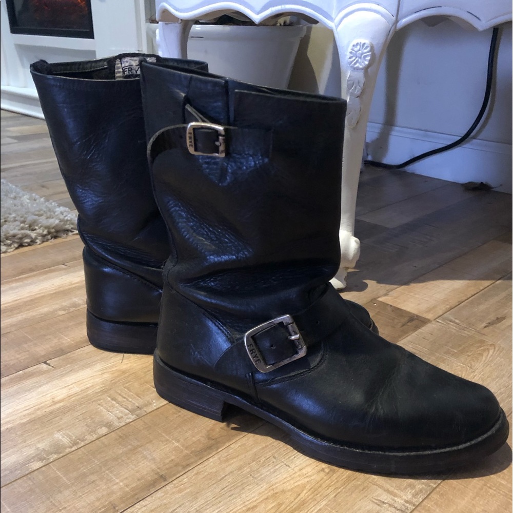 Frye Veronica short boot size 8